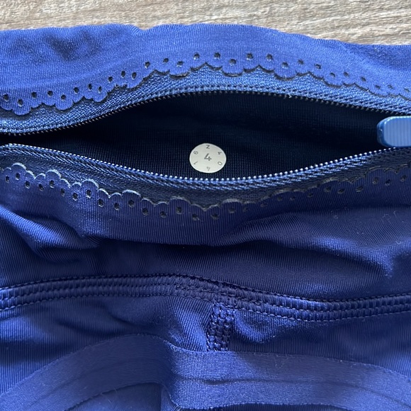 Lululemon 17” Crops | Size 4 - Picture 4 of 5